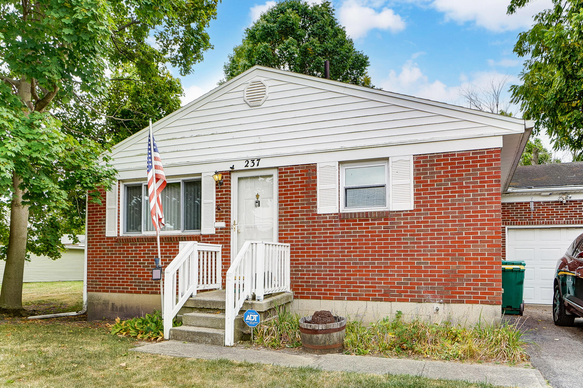 237 Warren Drive Springfield, OH 45503 - Photo 1 of 28 Gallery Image 1
