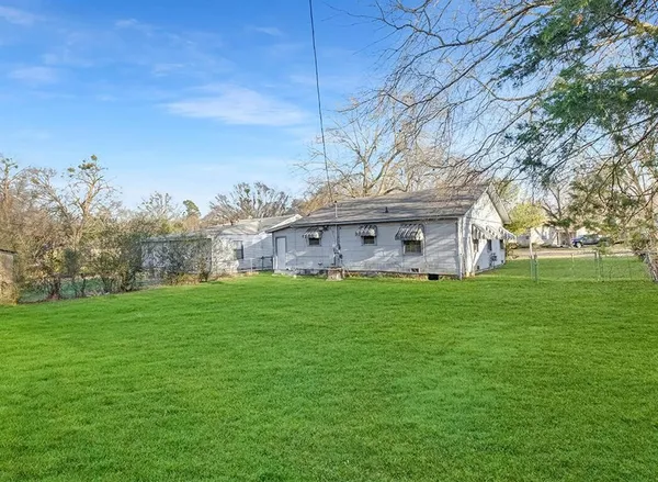 $110,000 | 733 Arizona Avenue, Wake Village, TX 75501