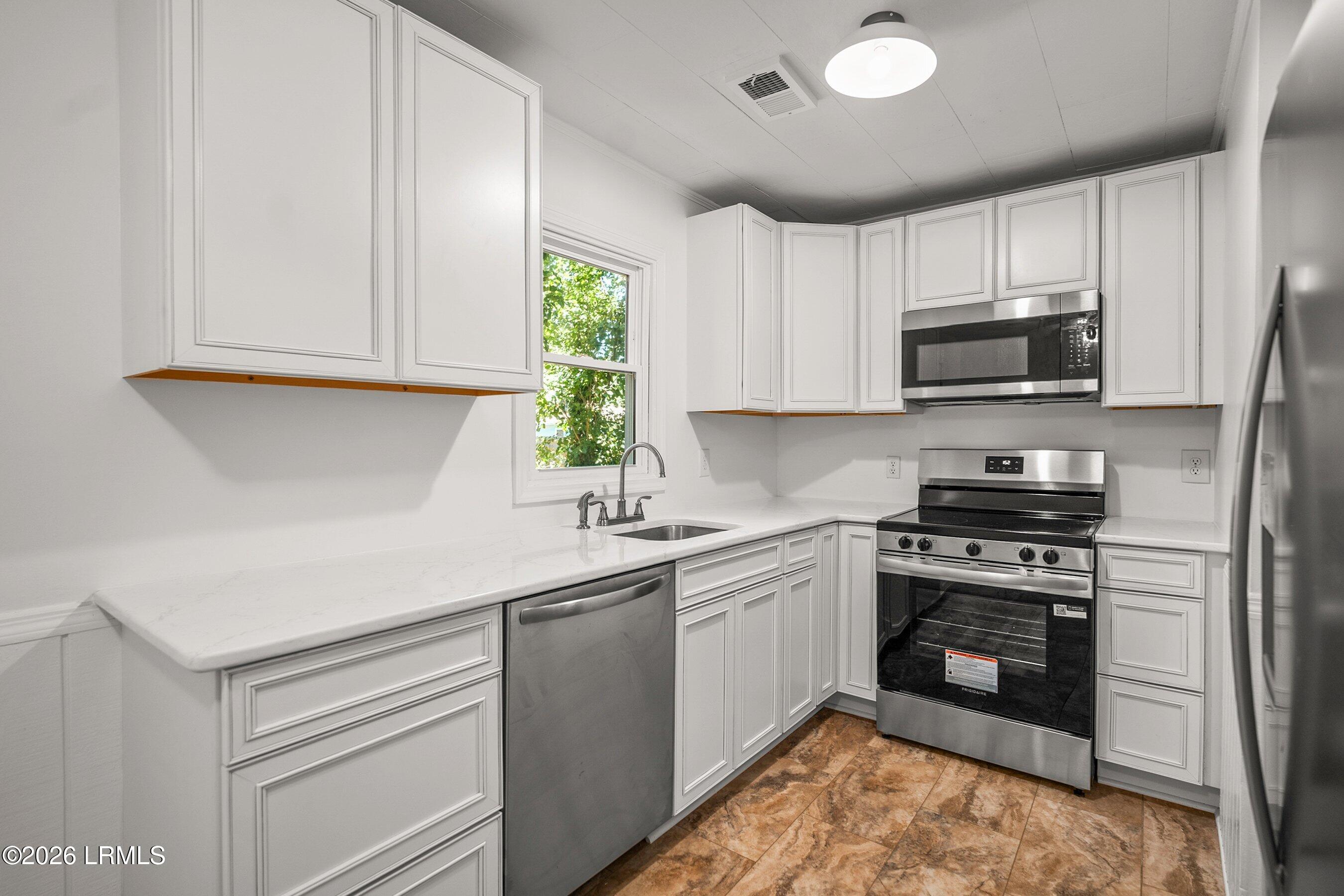 2905 Third Street Beaufort, SC 29902 - Photo 12 of 39 DSC07760-33.jpg-SMALL
