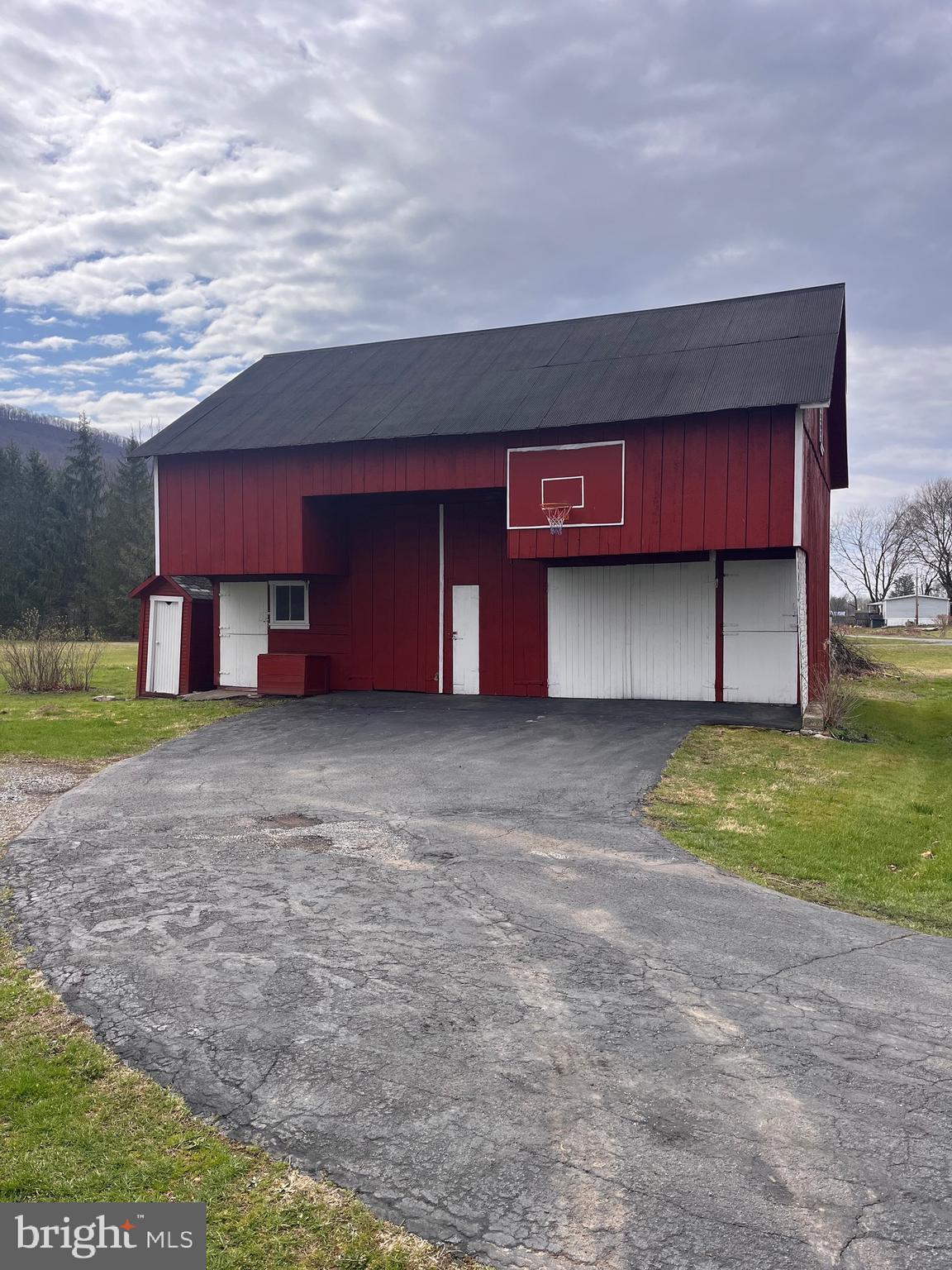 2022 Everett Road East Freedom, PA 16637 - Photo 2 of 13