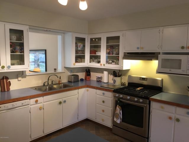 3991 Lakeshore Road Manistee, MI 49660 - Photo 12 of 36 1798475-12.JPG