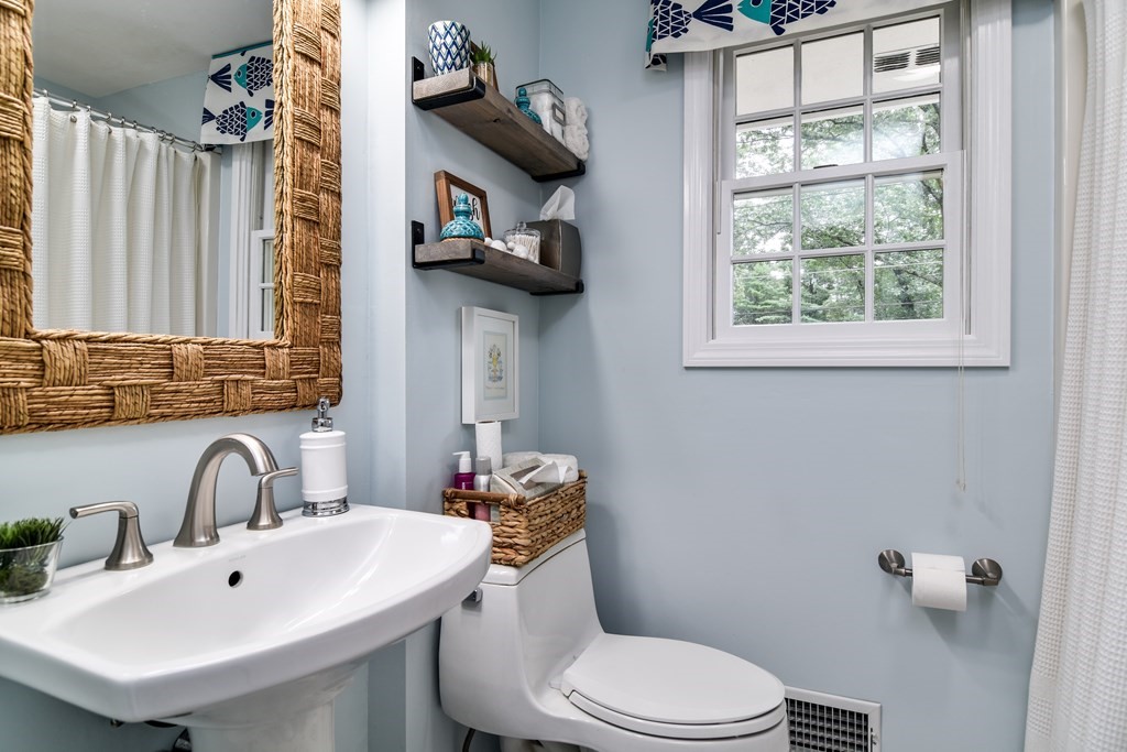 36 Gregory Road Holliston, MA 01746 - Photo 12 of 28 Gallery Image 12