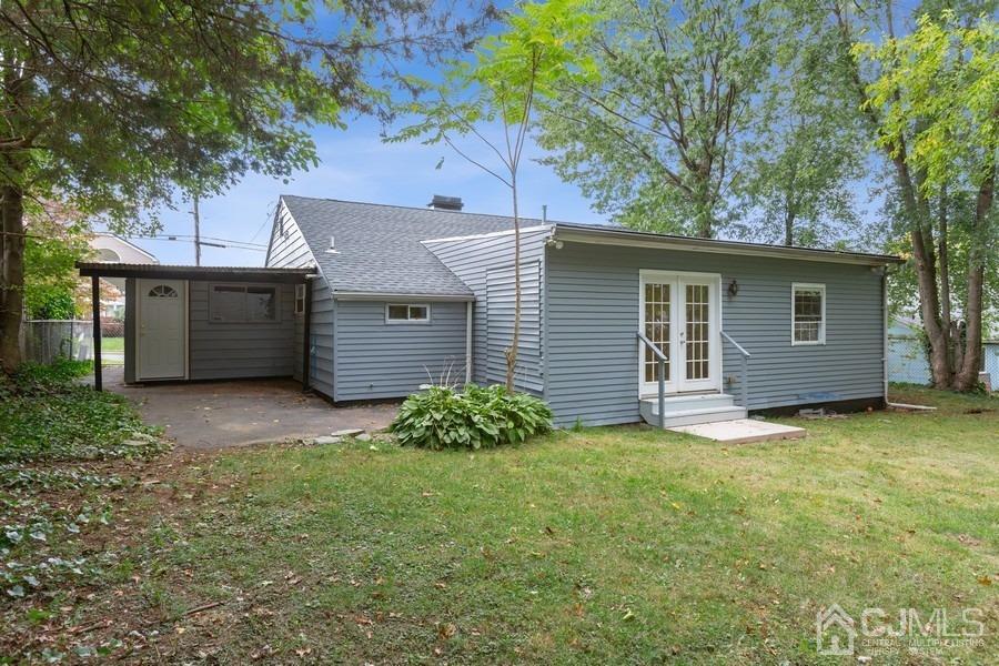 32 Winthrop Road Edison, NJ 08817 - Photo 12 of 15 a view of a backyard with a garden and tree