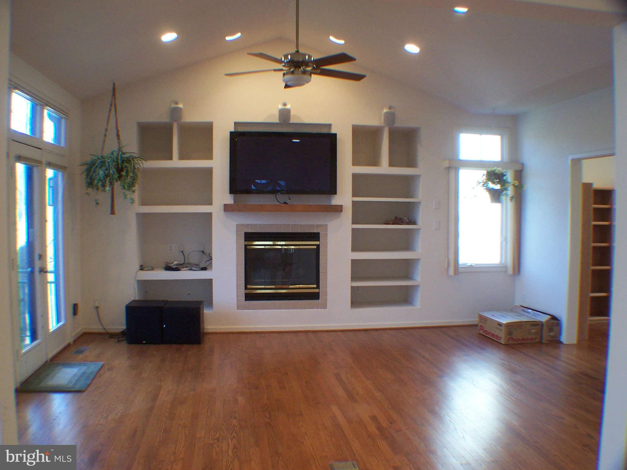 1482 Waterfront Road Reston, VA 20194 - Photo 11 of 19 Family Room