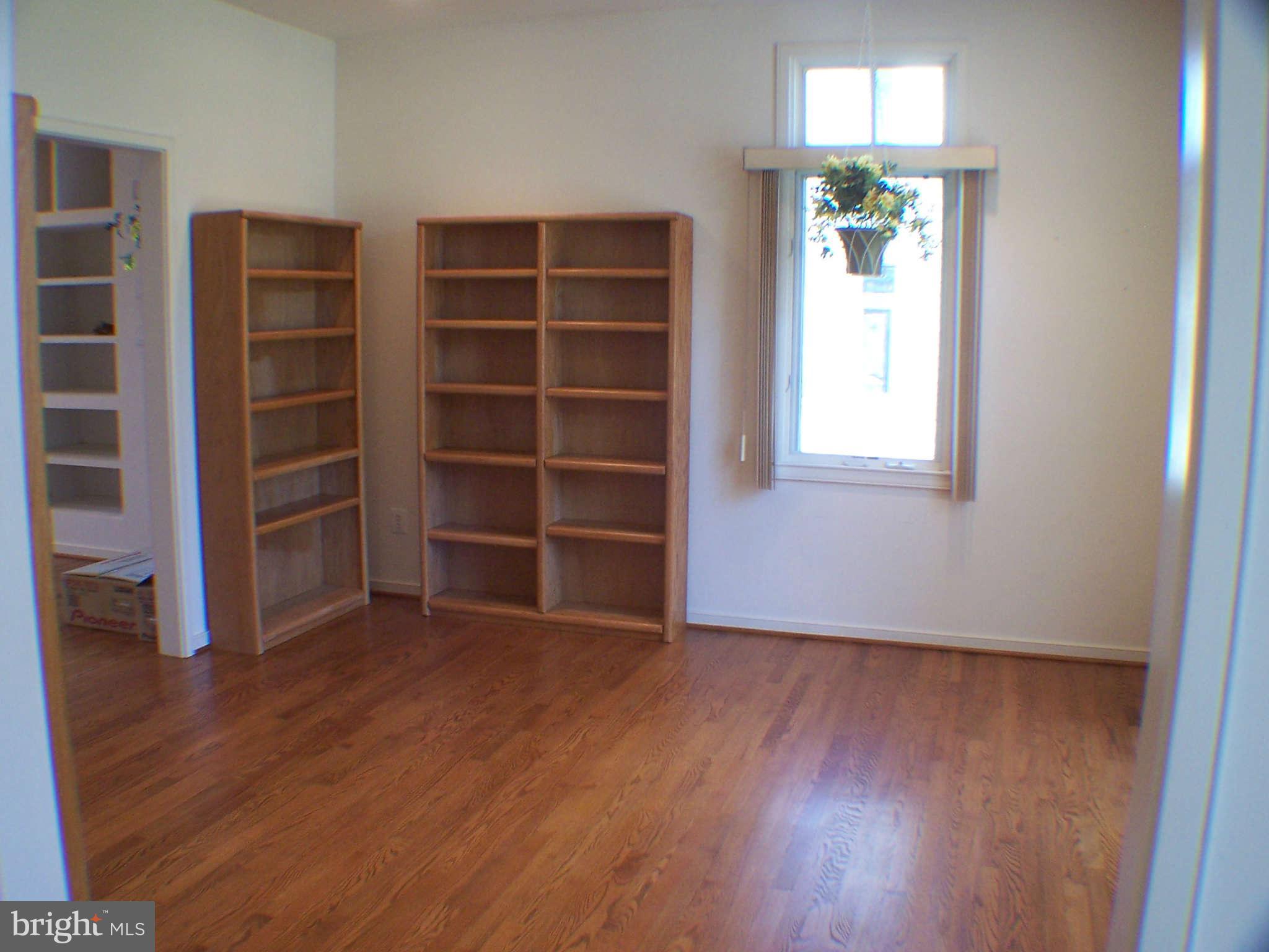 1482 Waterfront Road Reston, VA 20194 - Photo 14 of 19 Living Room