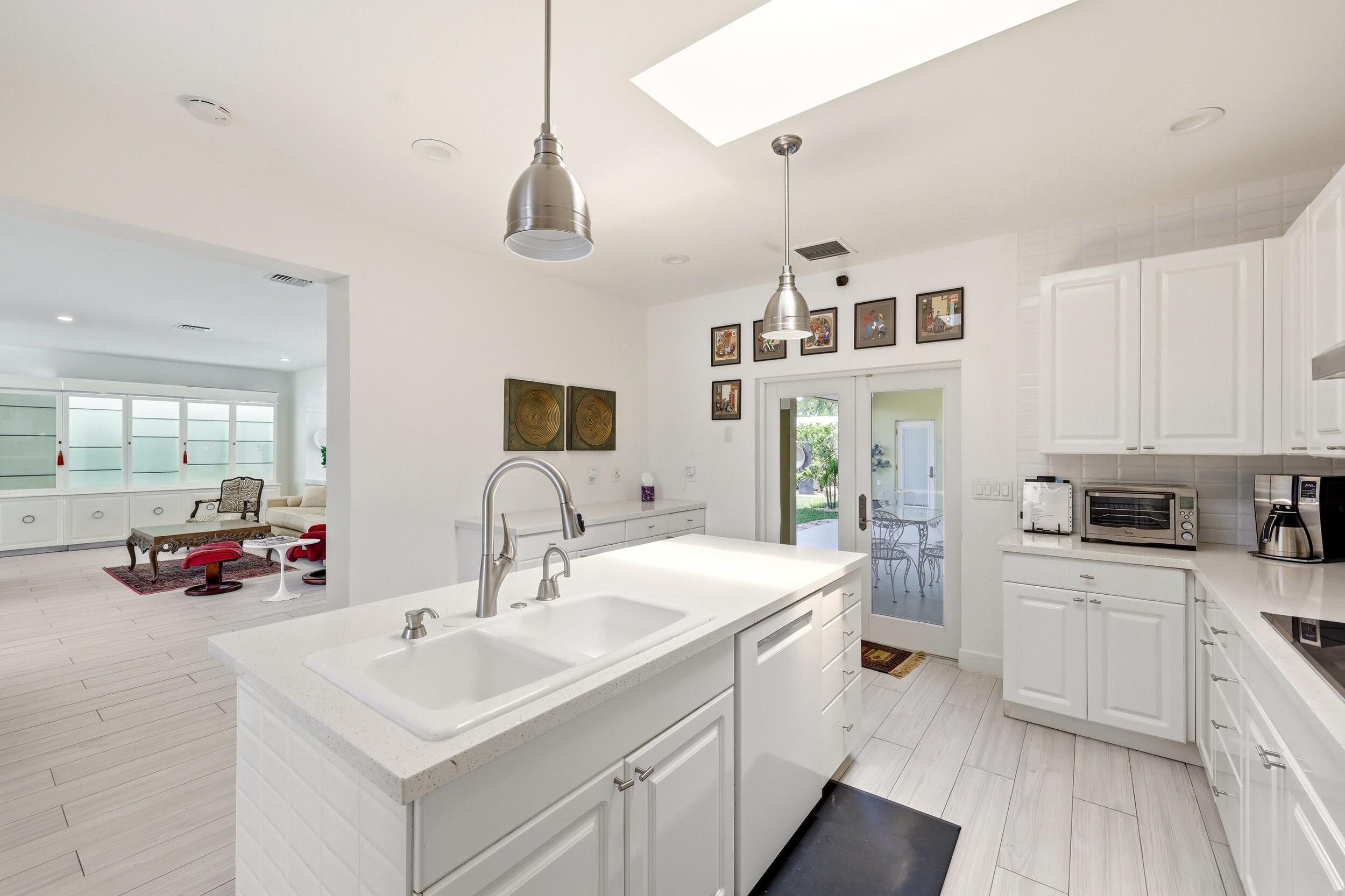 504 Bay Road North Palm Beach, FL 33408 - Photo 4 of 24 16_453a4660