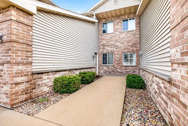 $299,900 | 2362 Plank Circle, Unit B, Appleton, WI 54915
