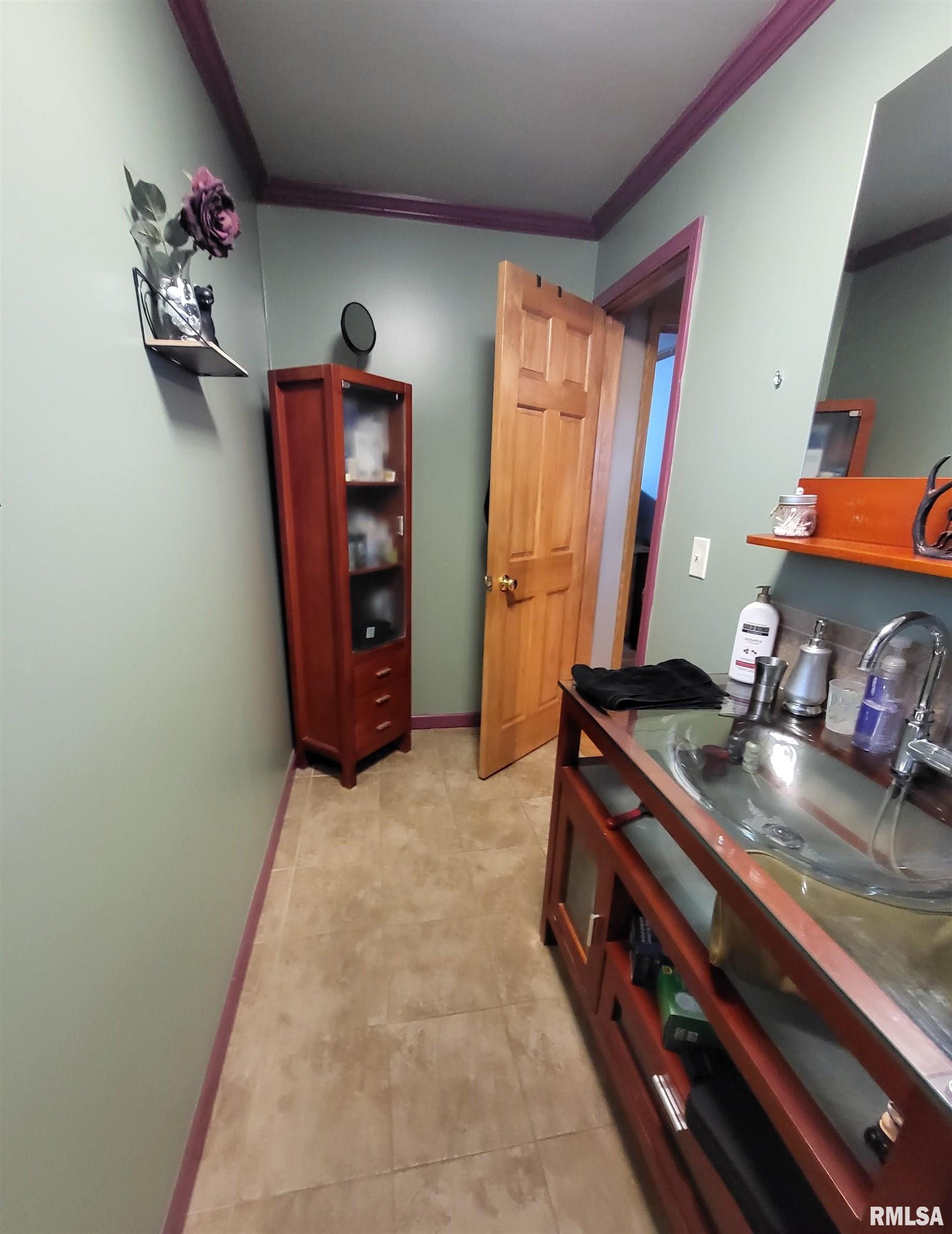 2400 Springfield Road Delavan, IL 61734 - Photo 17 of 38 Gallery Image 17