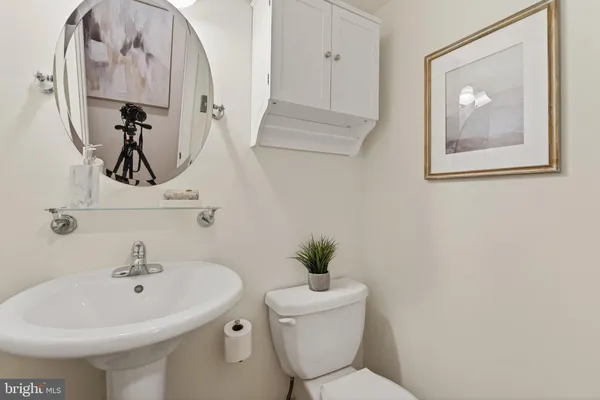 $1,035,000 | 6805 Market Square Drive, McLean, VA 22101