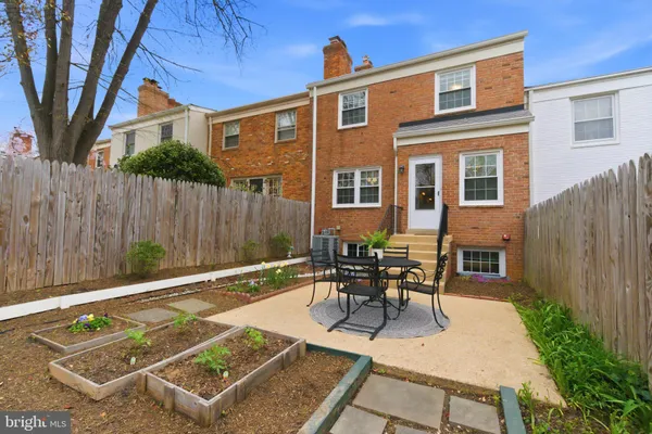 $1,035,000 | 6805 Market Square Drive, McLean, VA 22101