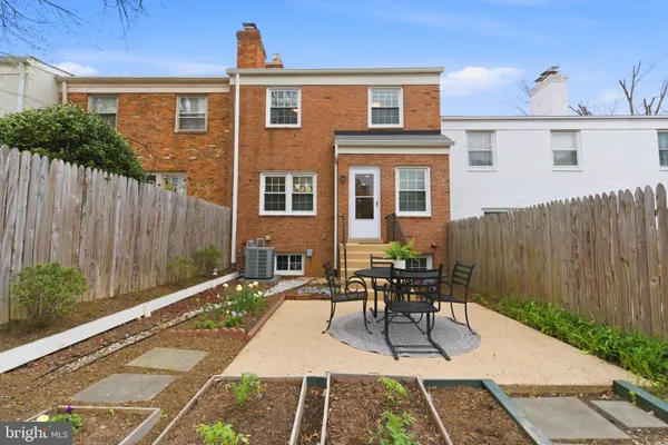 $1,035,000 | 6805 Market Square Drive, McLean, VA 22101