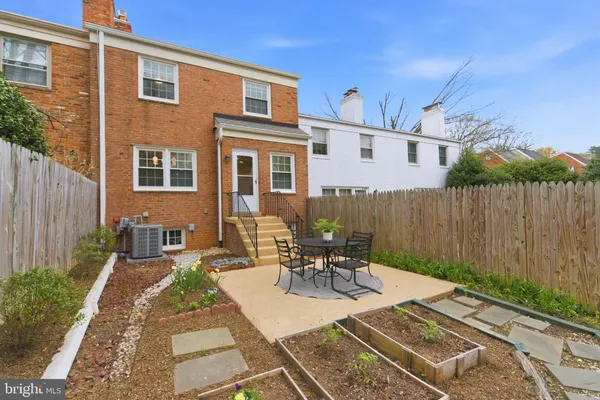 $1,035,000 | 6805 Market Square Drive, McLean, VA 22101