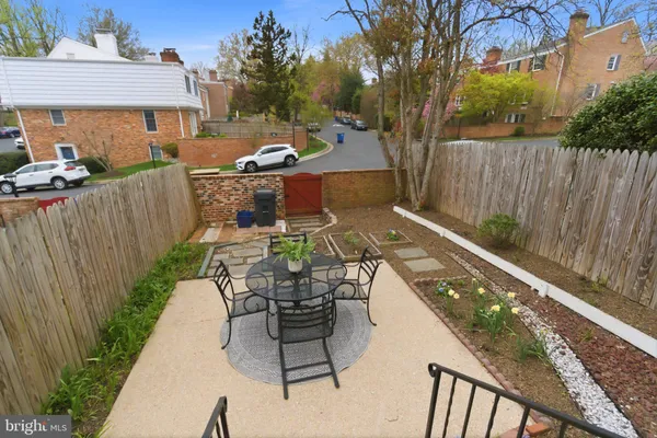 $1,035,000 | 6805 Market Square Drive, McLean, VA 22101