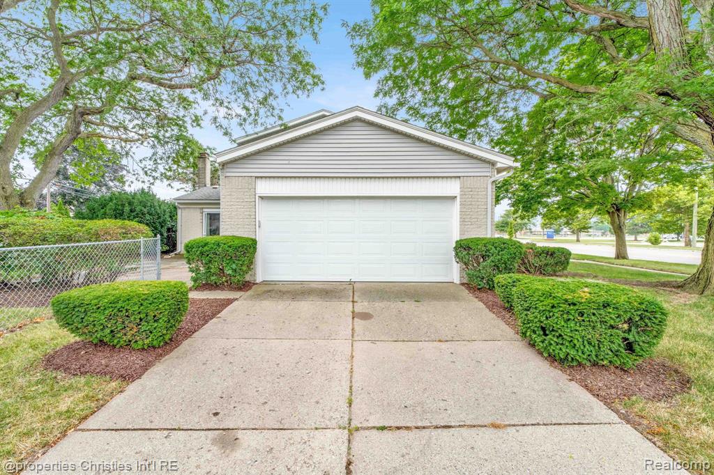14090 Levan Road Livonia, MI 48154 - Photo 37 of 42
