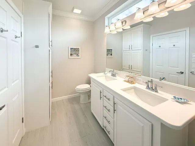 a view of a house with porch and garden