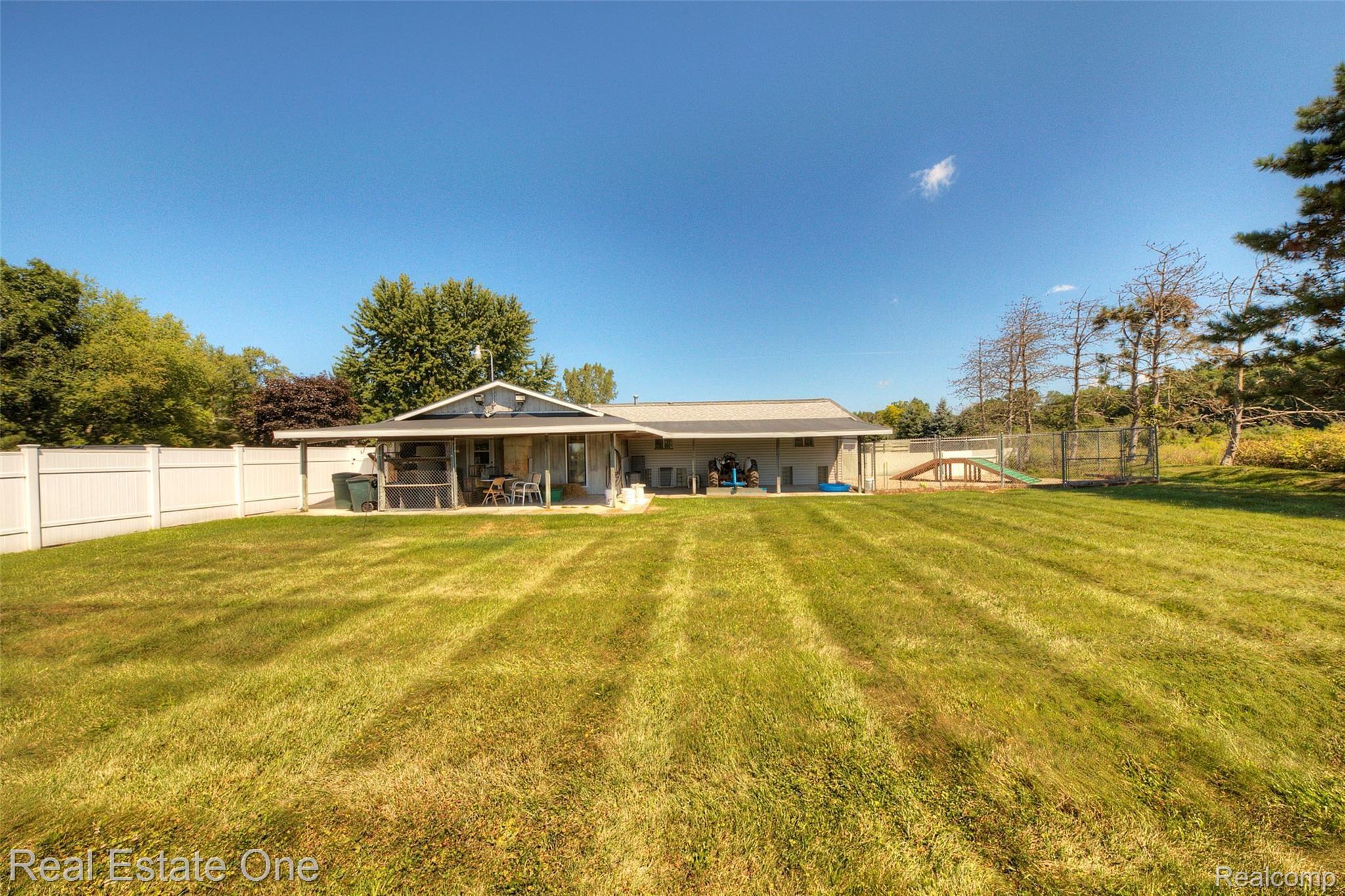 5243 Walsh Road Whitmore Lake, MI 48189 - Photo 13 of 98 4H8A8088_89_90.jpg