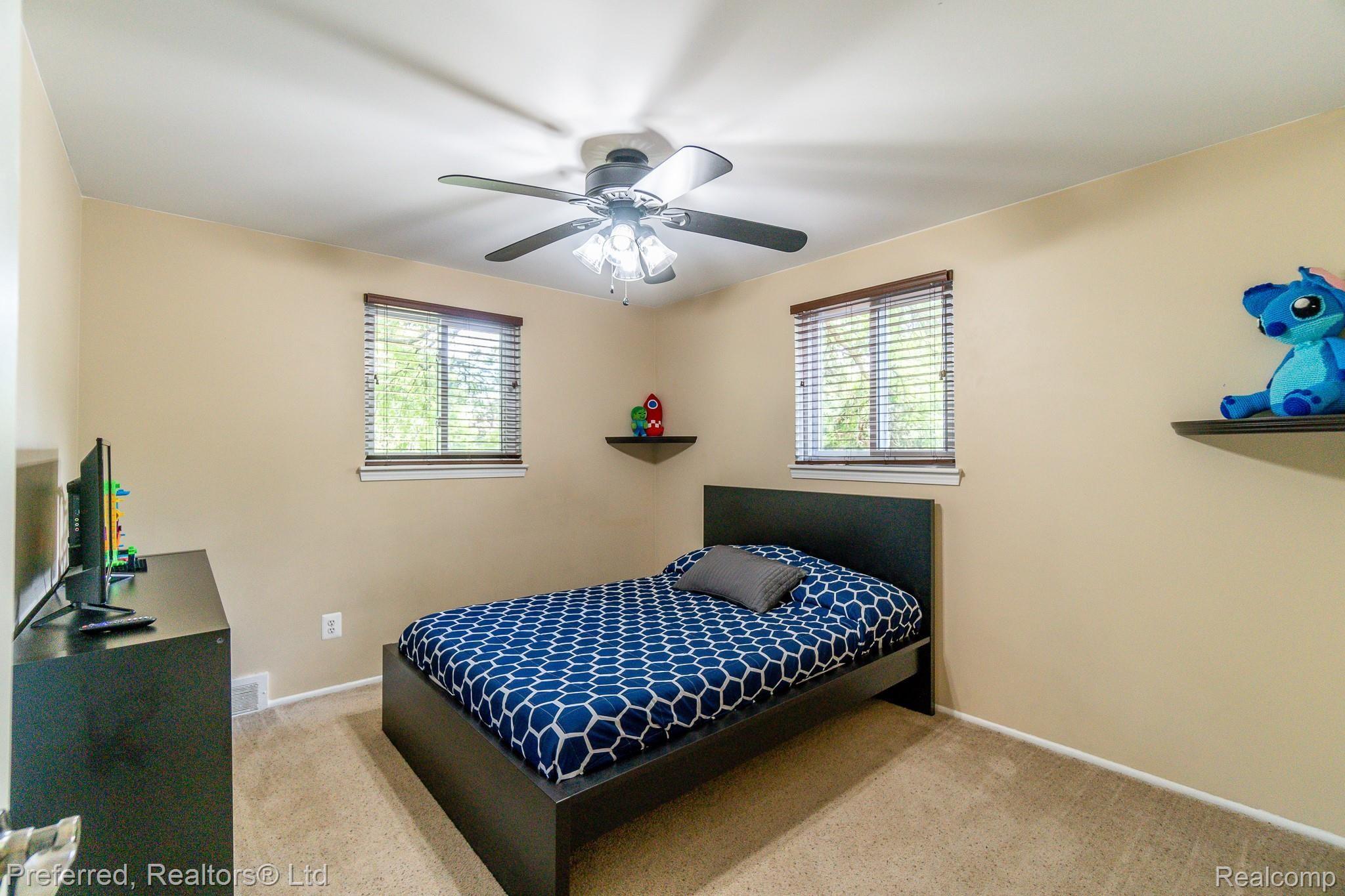 15582 Levan Road Livonia, MI 48154 - Photo 13 of 27 -16.jpg