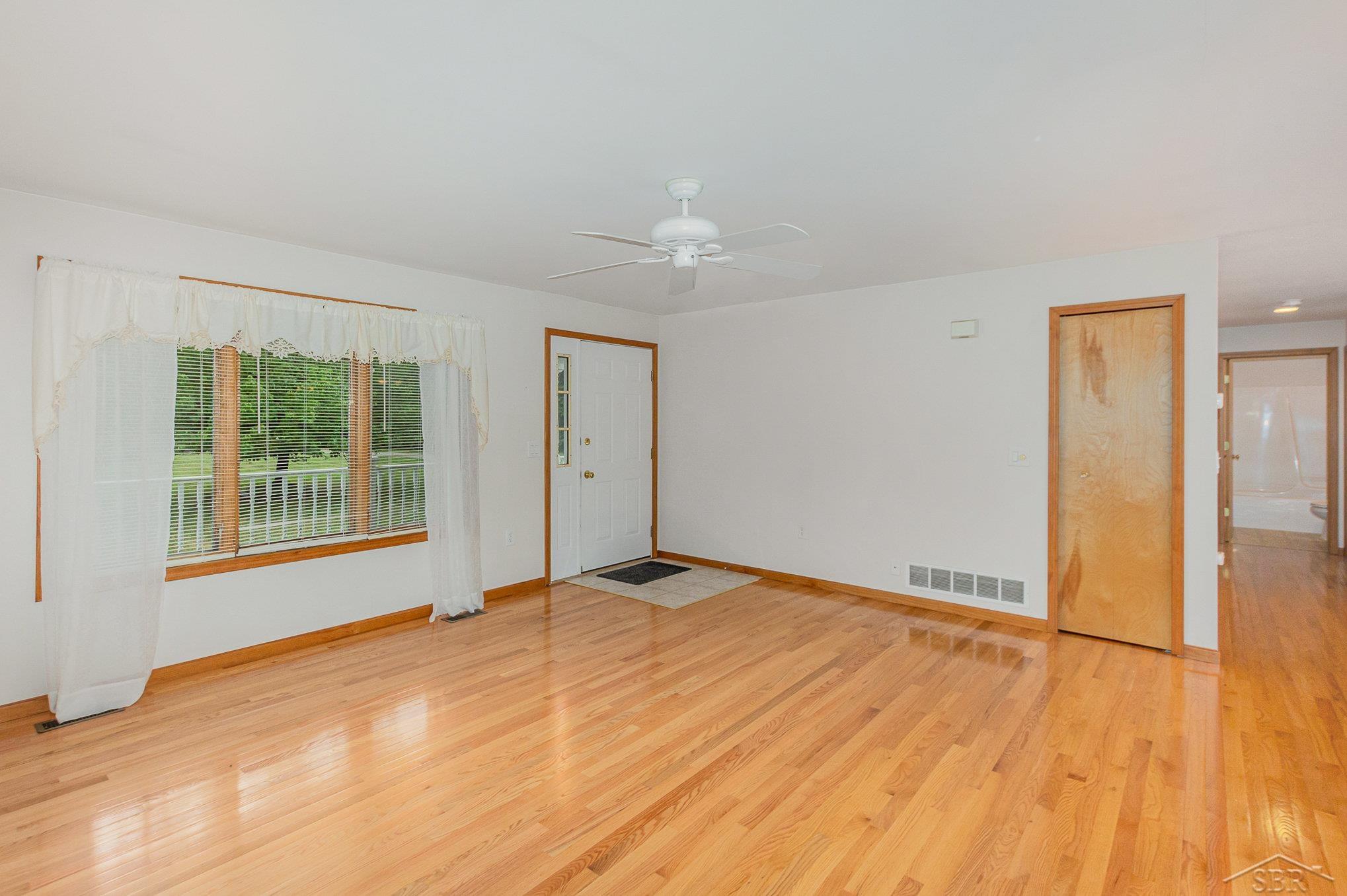1903 South Rolland Road Remus, MI 49340 - Photo 2 of 34 Living Room