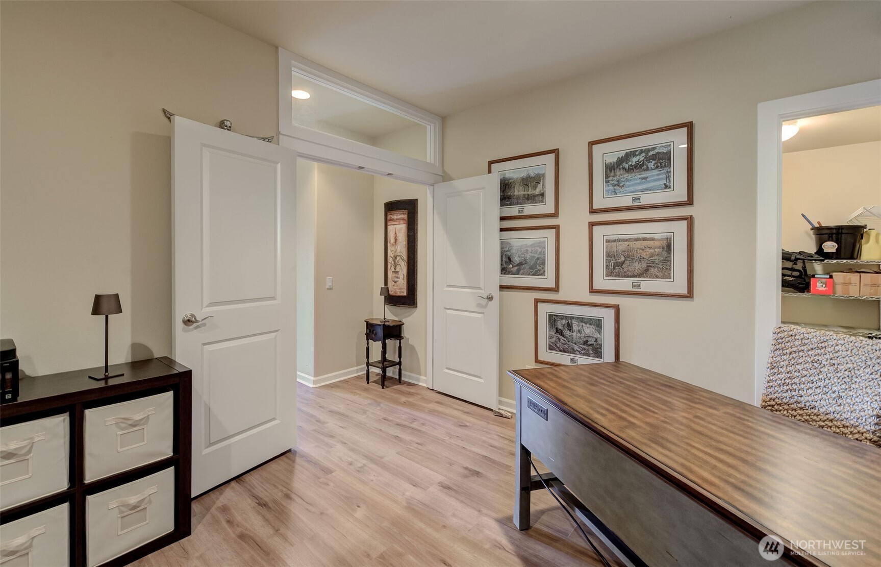 23318 Sunserra Loop, Unit B00 Quincy, WA 98848 - Photo 20 of 30 a living room with furniture and a wooden floor