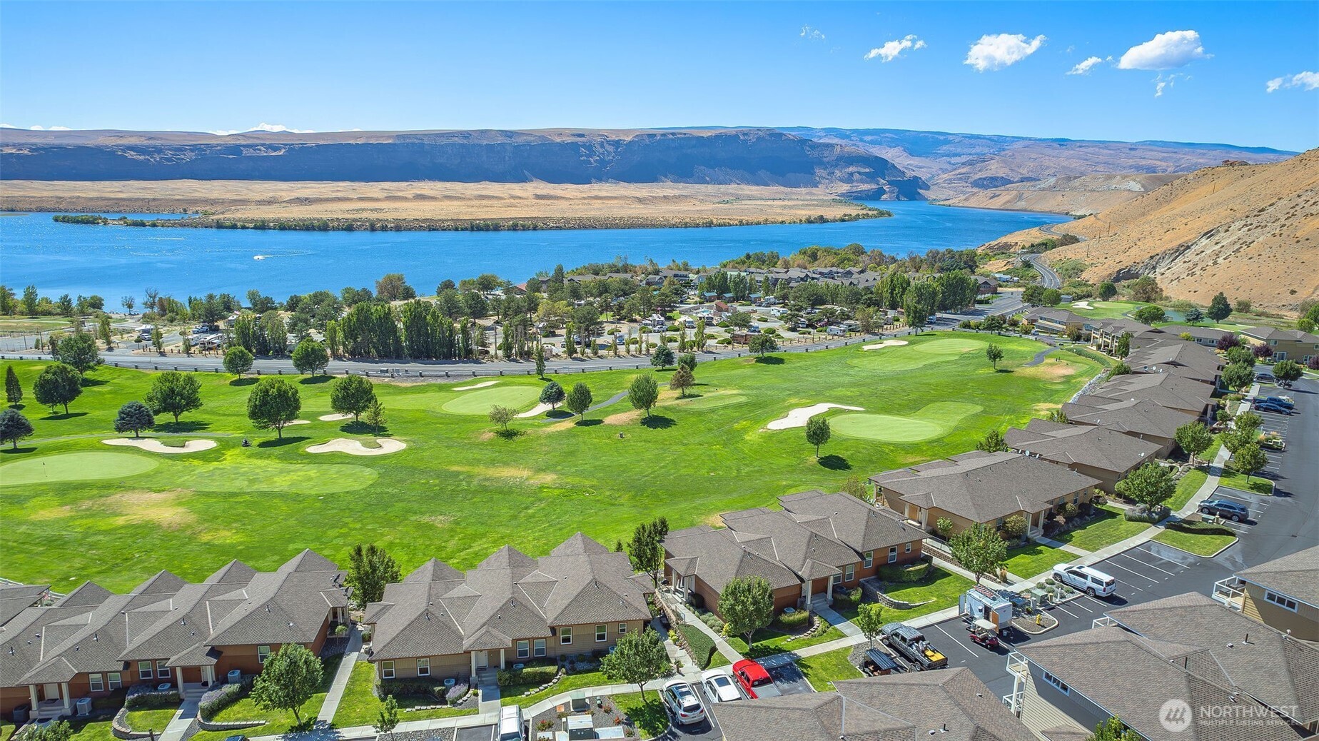 23318 Sunserra Loop, Unit B00 Quincy, WA 98848 - Photo 26 of 30 a view of a city with an ocean