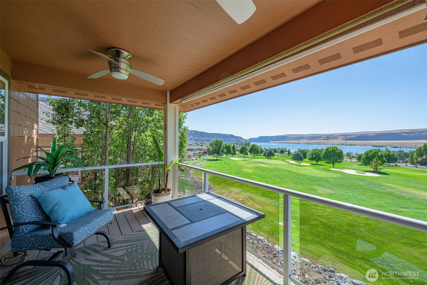 23318 Sunserra Loop, Unit B00 Quincy, WA 98848 - Photo 29 of 30 a view of a two chairs in the balcony