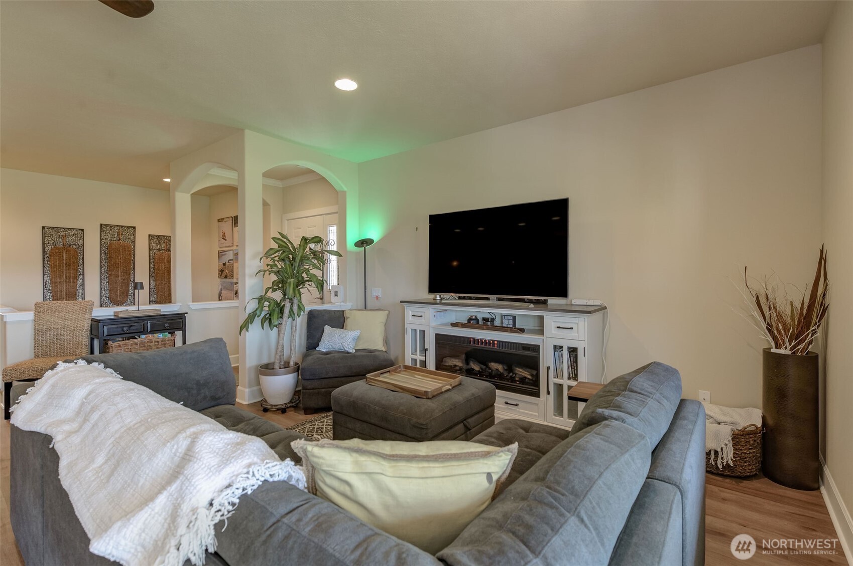 23318 Sunserra Loop, Unit B00 Quincy, WA 98848 - Photo 10 of 30 a living room with furniture and a flat screen tv