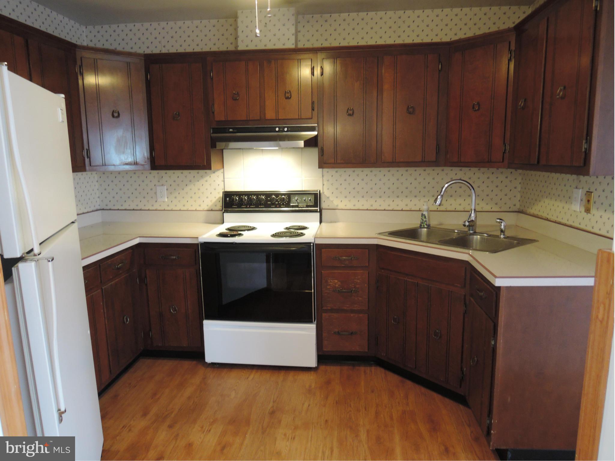 229 Arundel Road Pasadena, MD 21122 - Photo 5 of 23 Kitchen