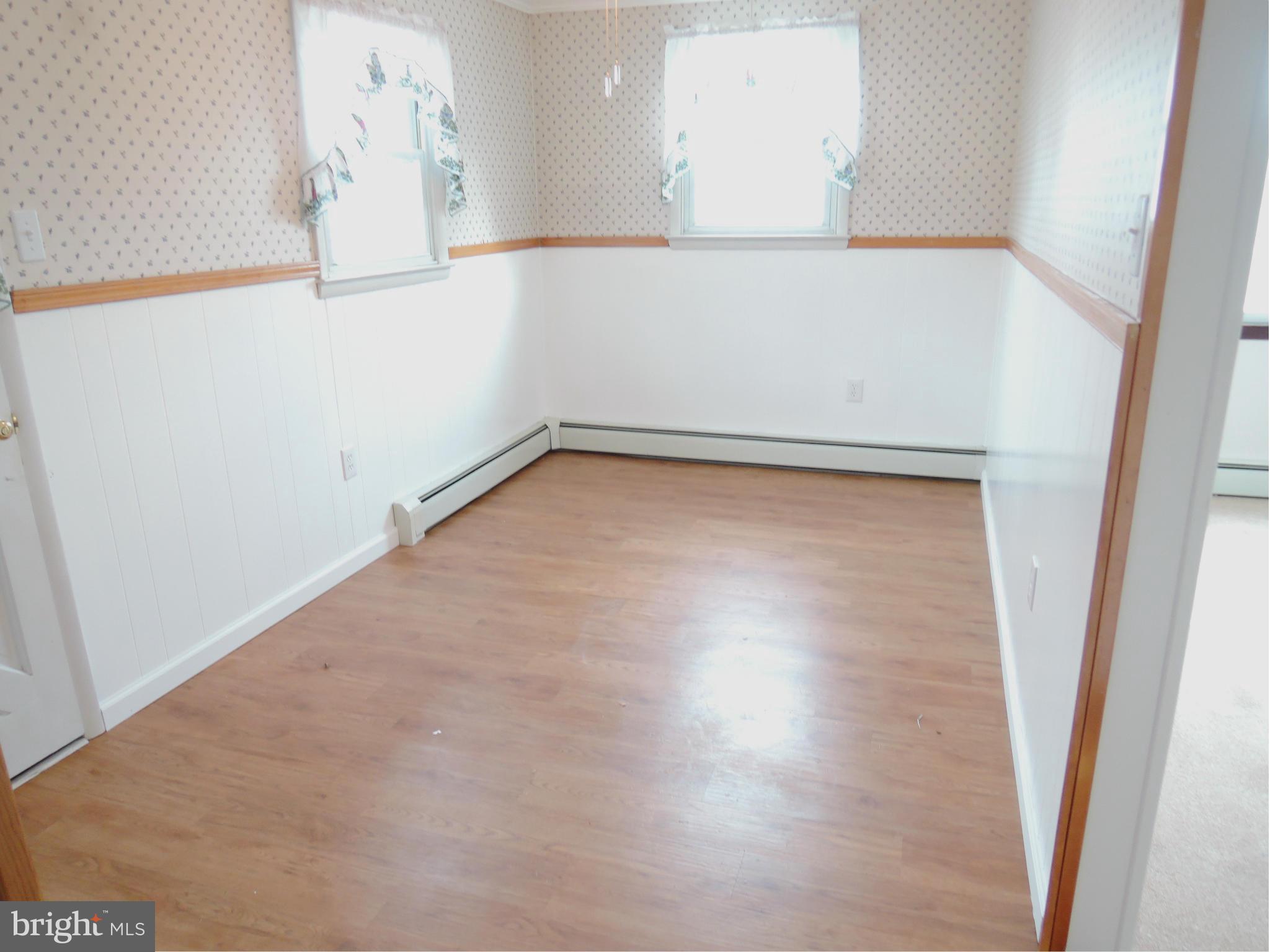 229 Arundel Road Pasadena, MD 21122 - Photo 6 of 23 Large bright breakfast room