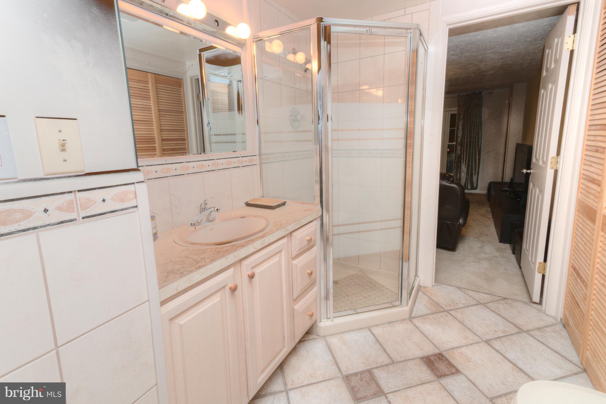 9425 Rosmarin Way Laurel, MD 20708 - Photo 25 of 30 Bath