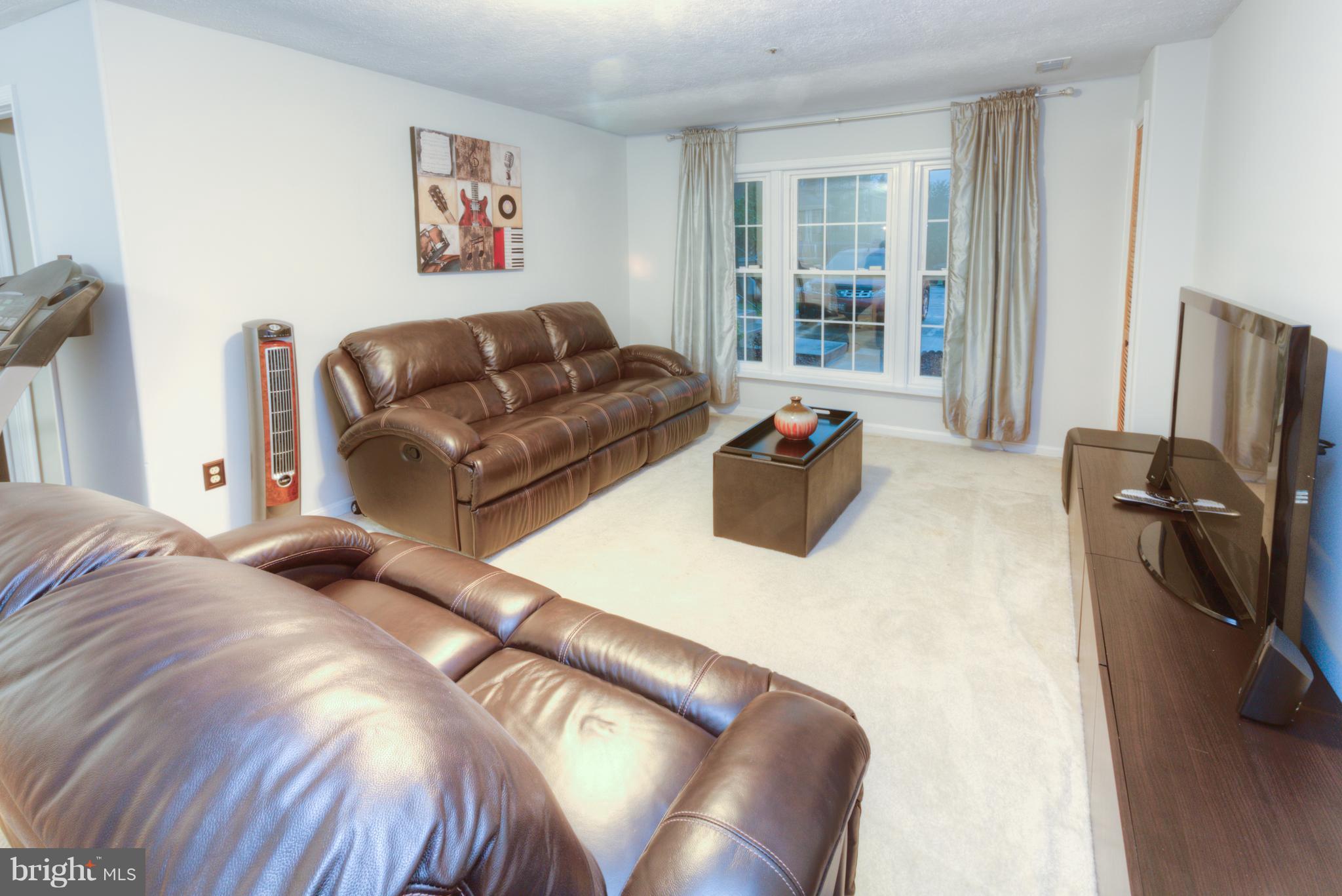 9425 Rosmarin Way Laurel, MD 20708 - Photo 27 of 30 Living Room