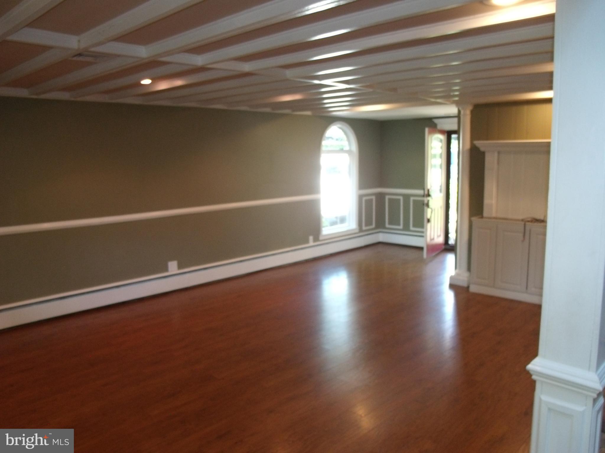 20 Douglas Road Richboro, PA 18954 - Photo 11 of 29 Living Room