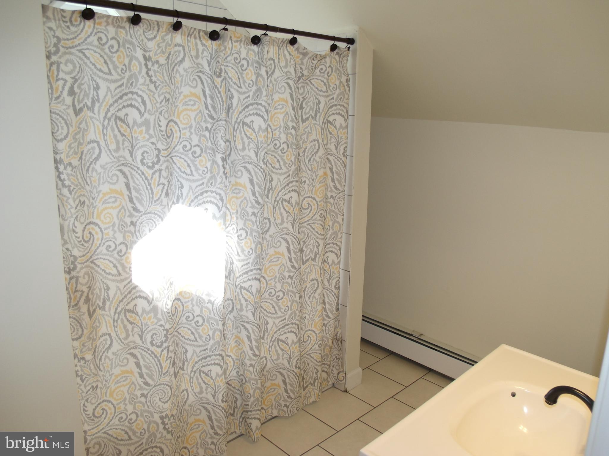 20 Douglas Road Richboro, PA 18954 - Photo 17 of 29 Full Bath