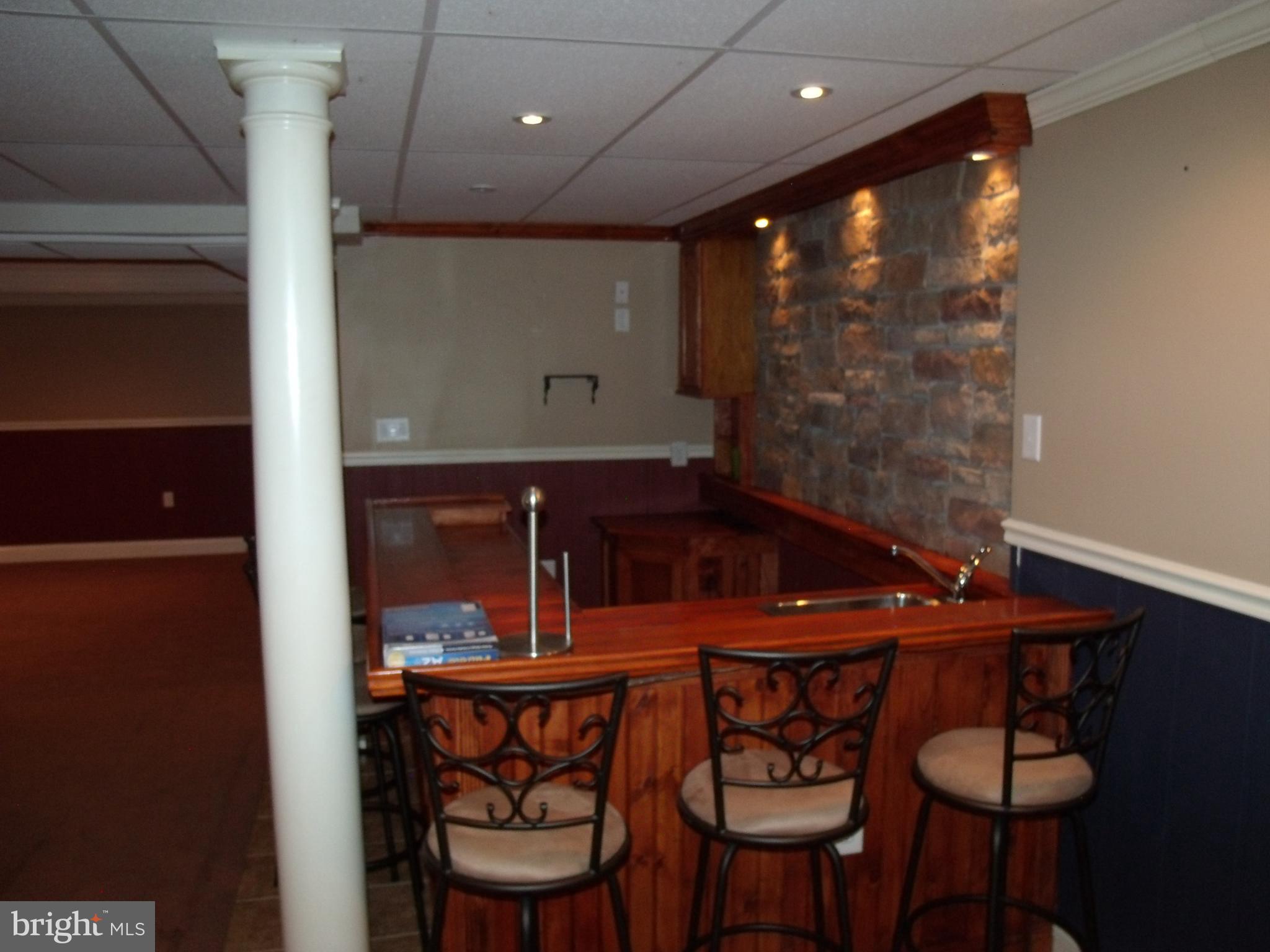 20 Douglas Road Richboro, PA 18954 - Photo 22 of 29 Wet Bar