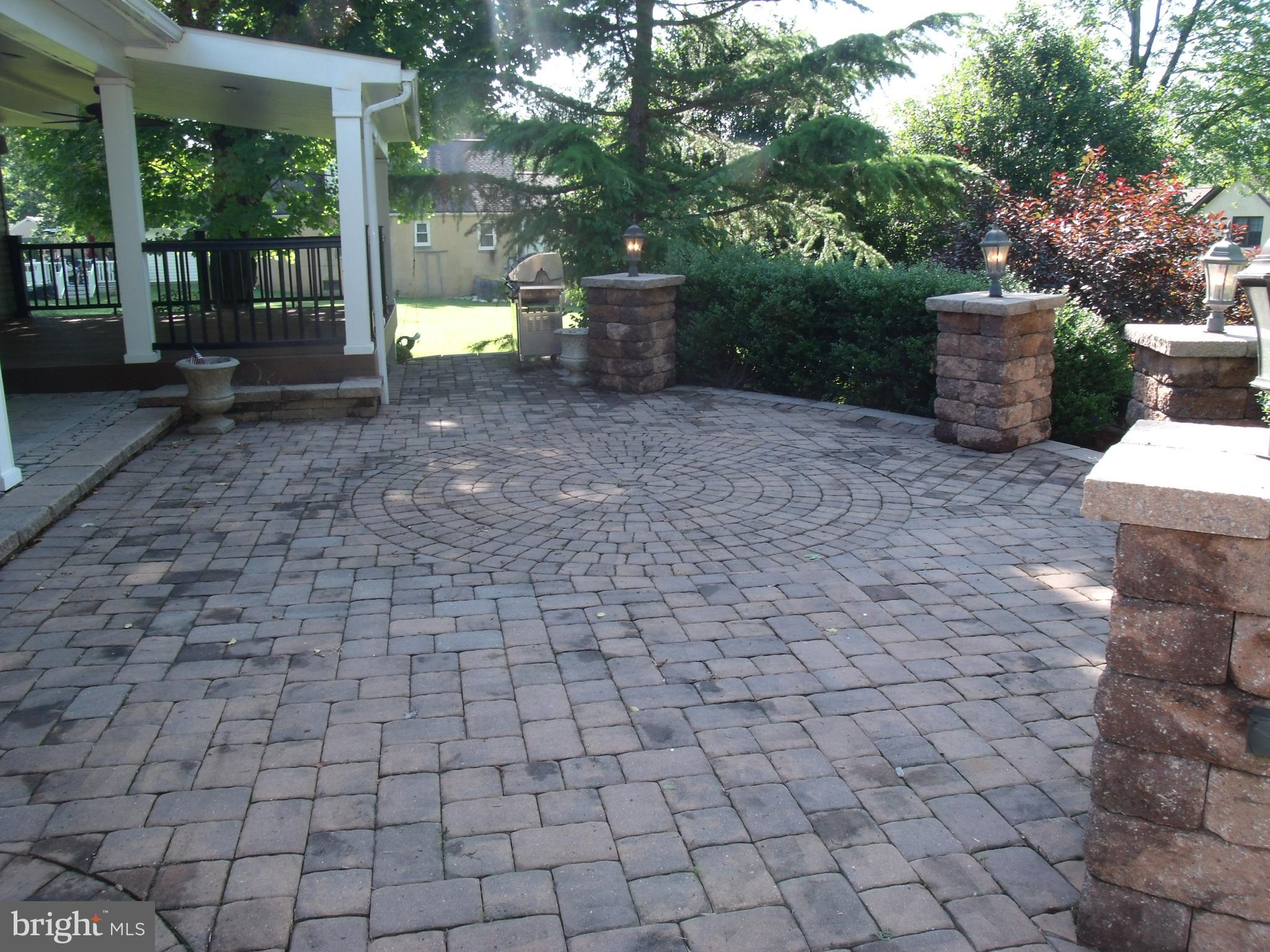 20 Douglas Road Richboro, PA 18954 - Photo 25 of 29 Paver patio