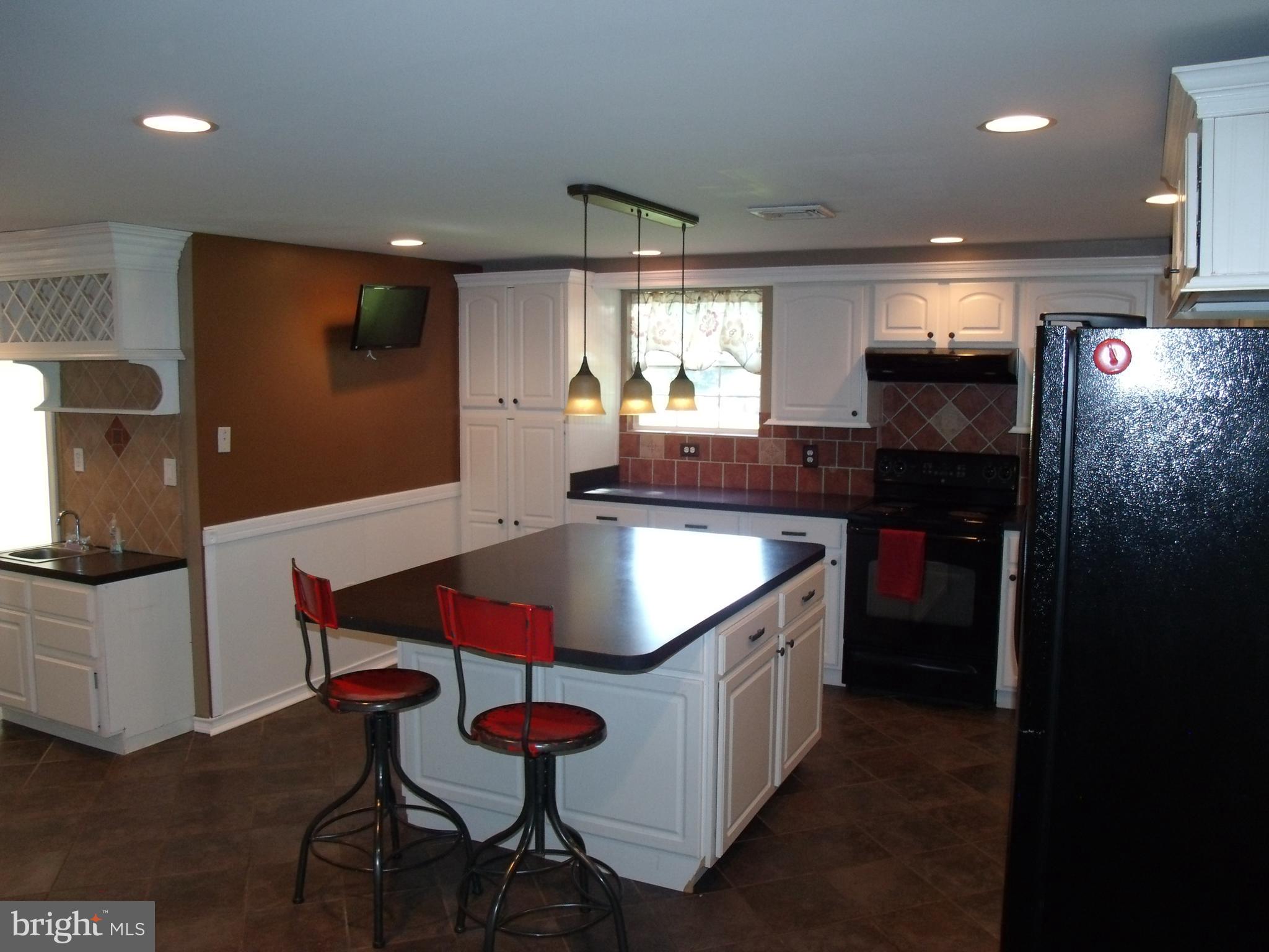 20 Douglas Road Richboro, PA 18954 - Photo 5 of 29 kitchen