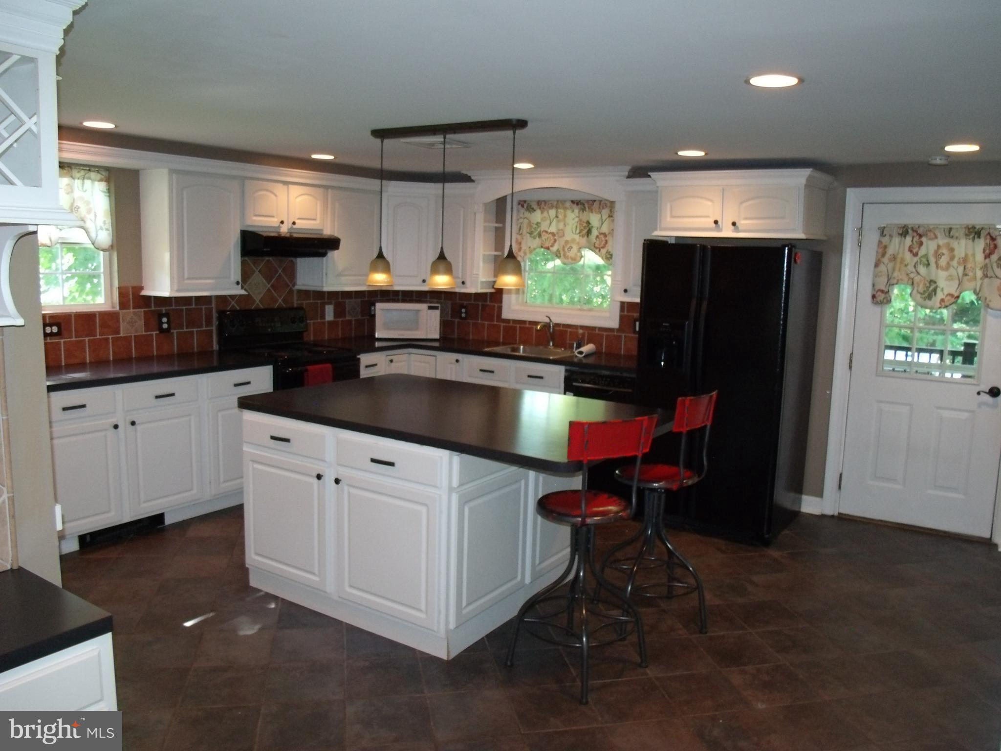 20 Douglas Road Richboro, PA 18954 - Photo 6 of 29 kitchen