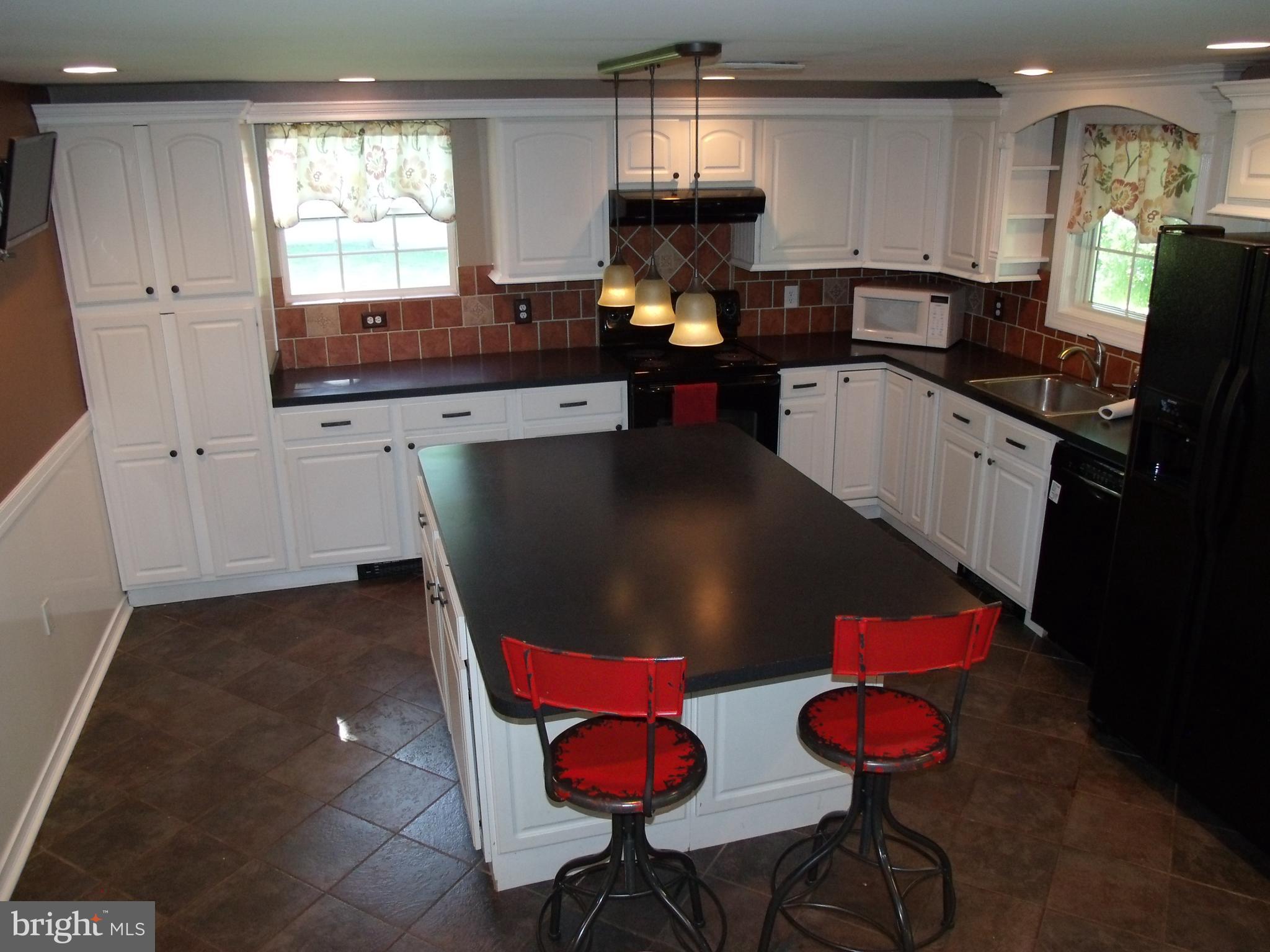 20 Douglas Road Richboro, PA 18954 - Photo 7 of 29 kitchen