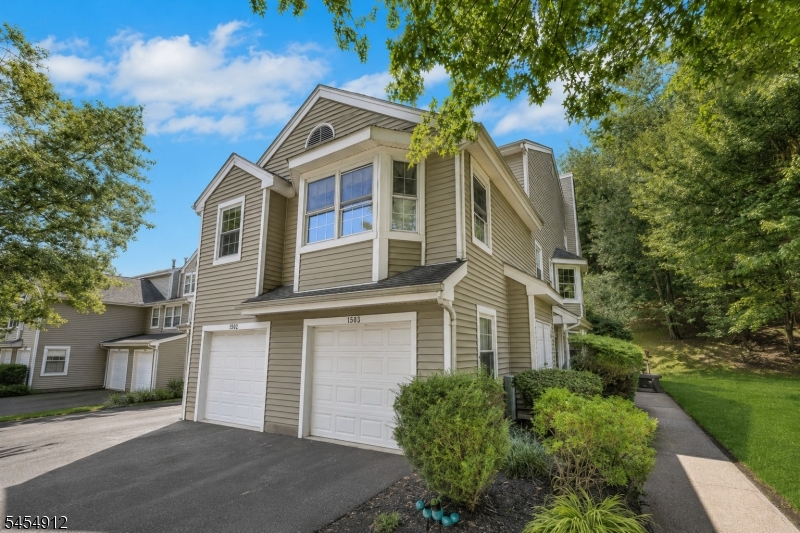 1503 Cornwall Road Mahwah, NJ 07430 - Photo 2 of 34 Gallery Image 2