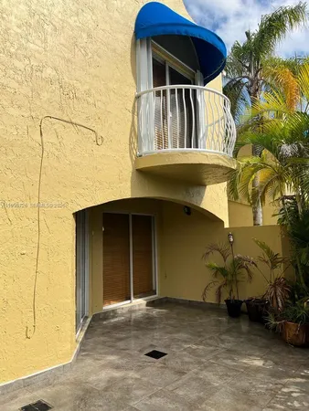 $2,600 | Fountainebleau, Miami, FL 33126