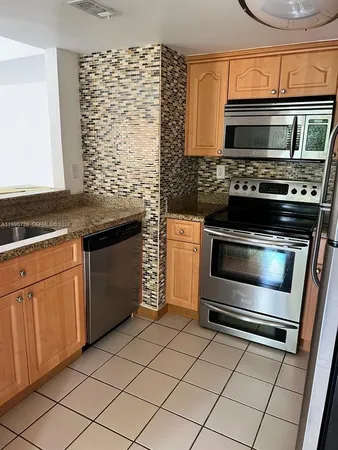 $2,600 | Fountainebleau, Miami, FL 33126