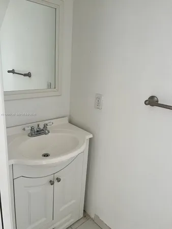 $2,600 | Fountainebleau, Miami, FL 33126