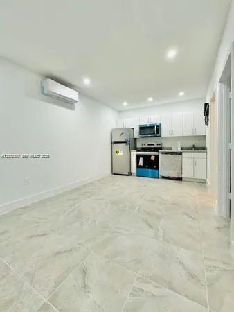 $2,200 | 3300 Southwest 80th Avenue, Miami, FL 33155