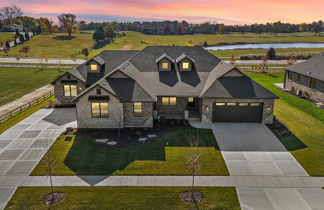 $699,000 | 11049 Lizmore Lane, Unit 40B, Orland Park, IL 60467