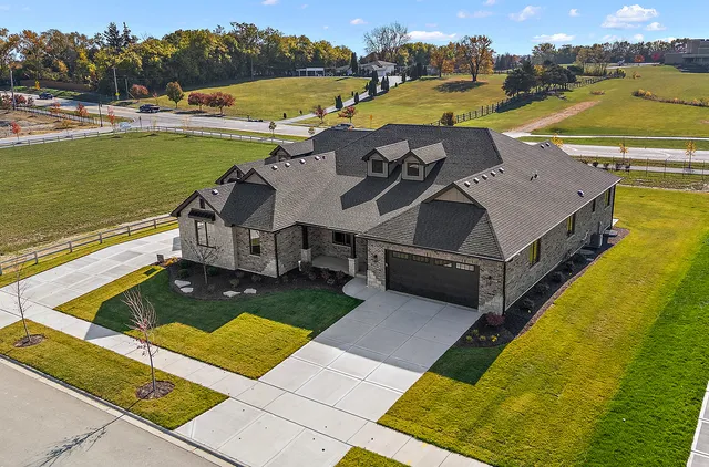 $699,000 | 11049 Lizmore Lane, Unit 40B, Orland Park, IL 60467