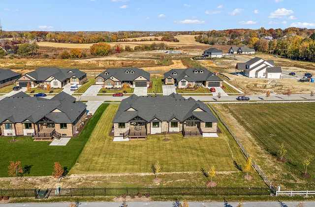 $699,000 | 11049 Lizmore Lane, Unit 40B, Orland Park, IL 60467