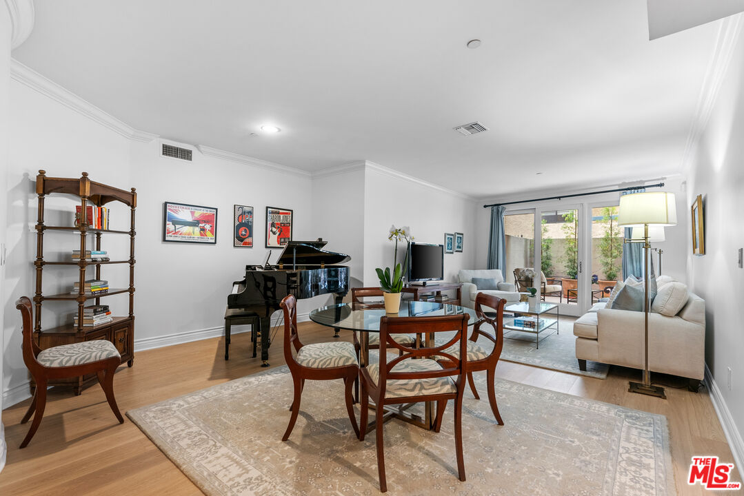 122 North Clark Dr Unit 102  