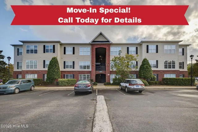 $1,575 | 2820 Bloomfield Lane, Unit 103, Wilmington, NC 28412