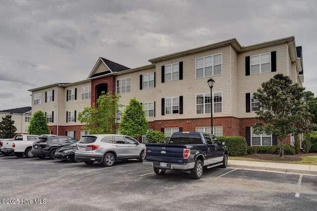 $1,575 | 2820 Bloomfield Lane, Unit 103, Wilmington, NC 28412