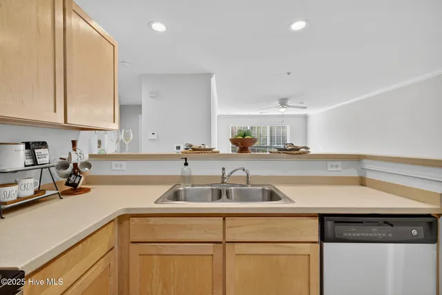 $1,575 | 2820 Bloomfield Lane, Unit 103, Wilmington, NC 28412