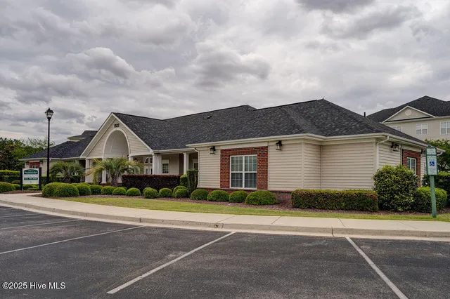 $1,575 | 2820 Bloomfield Lane, Unit 103, Wilmington, NC 28412